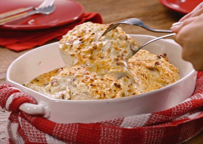 Peito de Frango Assa Fácil com Molho Branco Gratinado