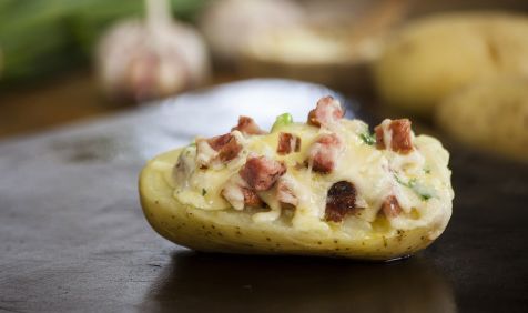 Canoa de Batata com Linguiça ao Alho e Ervas