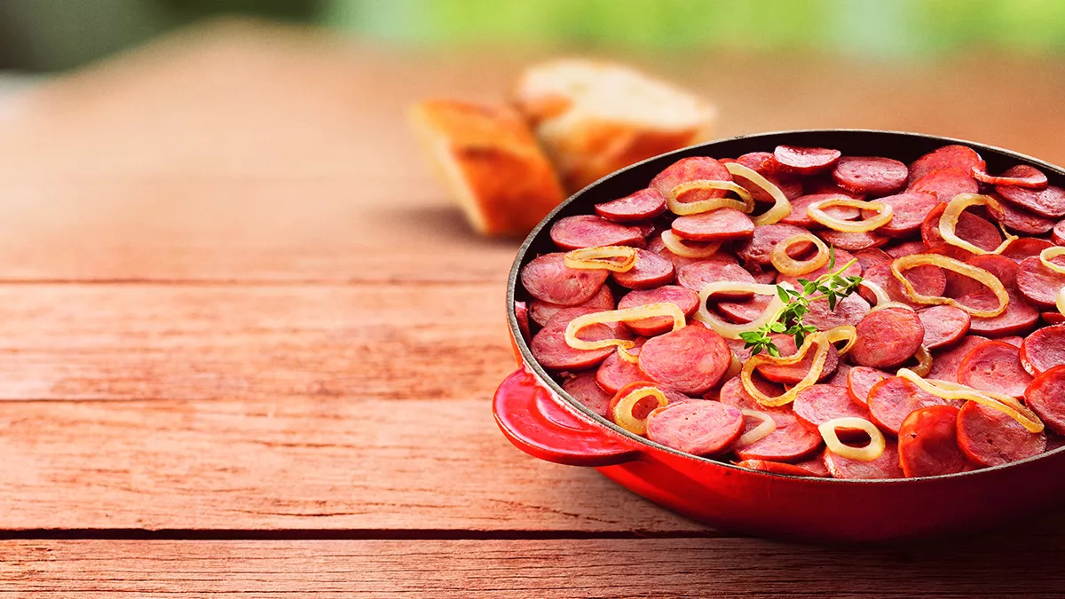 foto da receita Linguiça Calabresa Acebolada com Pimentões