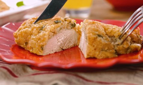 Peito de Frango Assa Fácil com Crosta Crocante de Queijo
