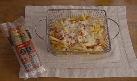 Batata Frita com Linguiça Ouro Apimentada e Queijo