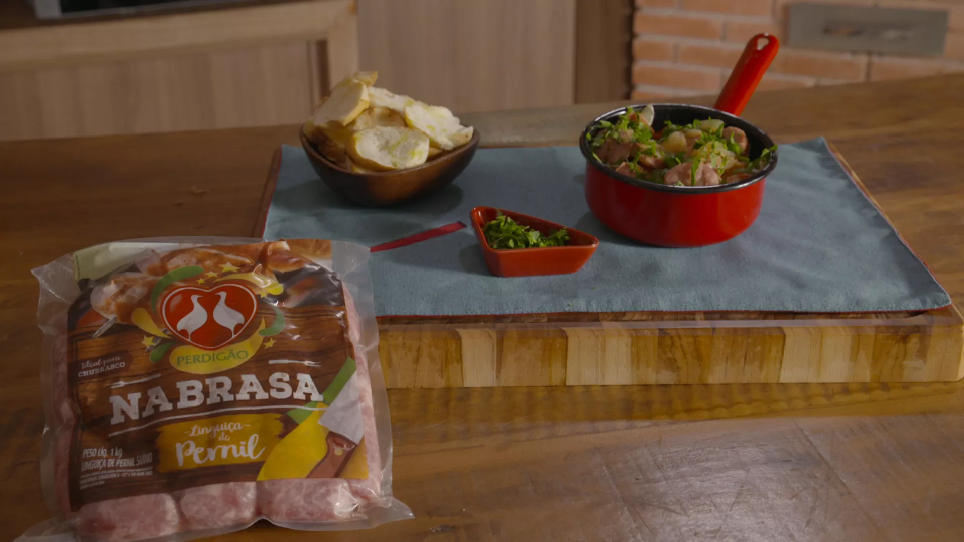 foto da receita Linguiça de Pernil Na Brasa Flambada na Cachaça