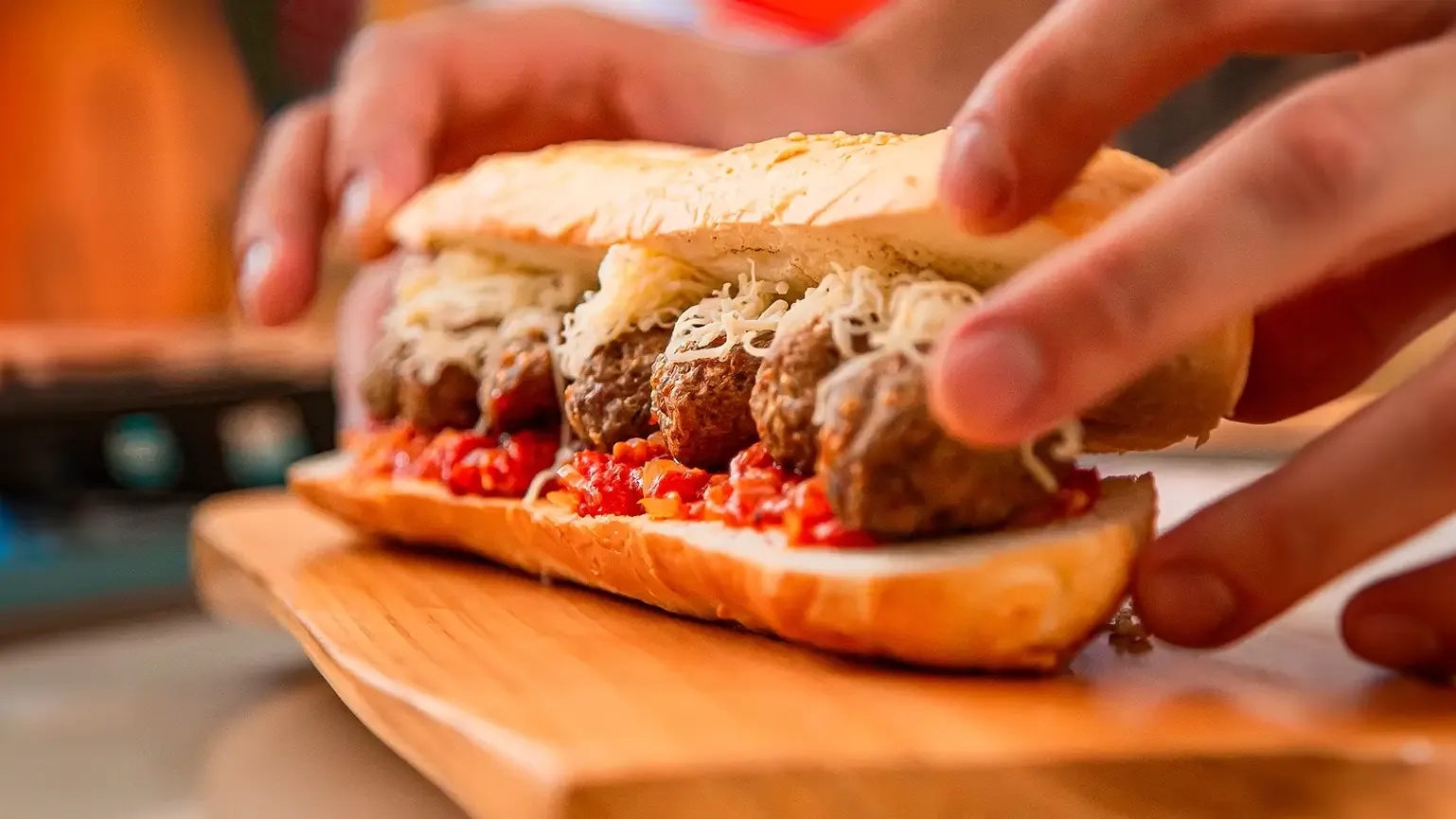 foto da receita Sanduíche de Almôndega com Molho de Tomate e Queijo