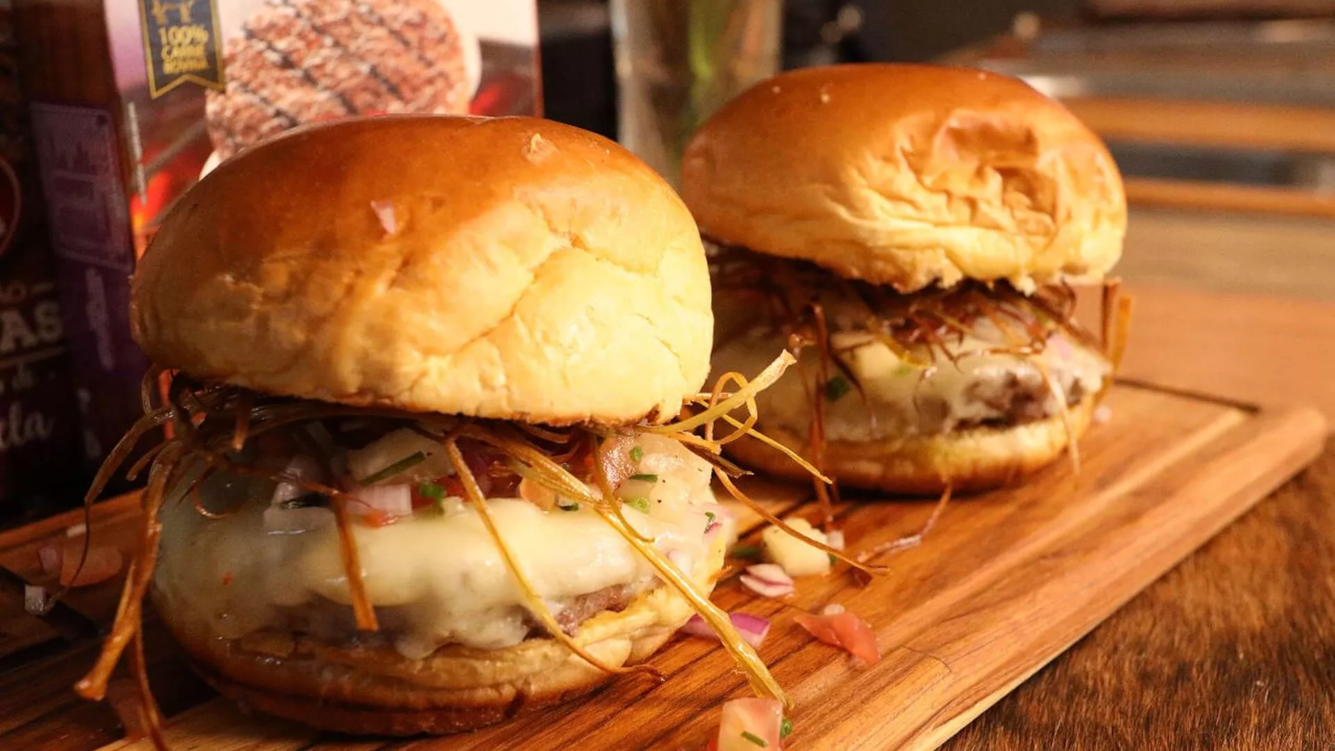 foto da receita Burguer de Costela com Vinagrete de Abacaxi