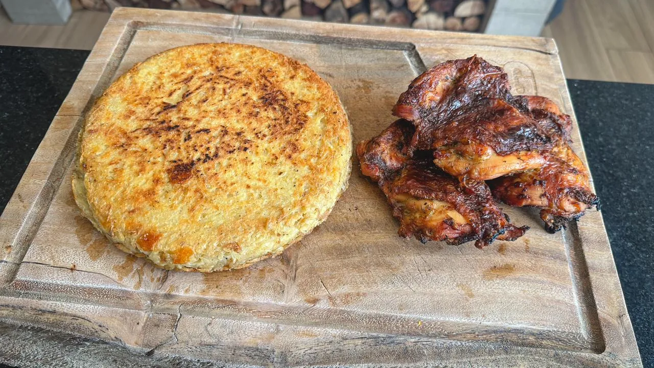 foto da receita Sobrecoxa de Frango ao molho chimichurri com Batata Hash Brown