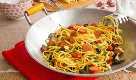 Massa de Frigideira com Salsicha e Espinafre