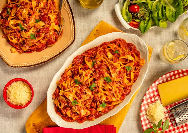 Fettuccine com Ragu de Linguiça Calabresa