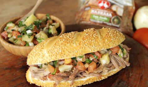 Sanduíche de Copa Lombo ao Chimichurri com Vinagrete de Abacaxi