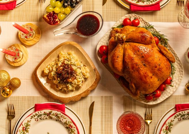 Chester® Perdigão Azeite e Ervas com Salada de Batata com Cebola Caramelizada e Cream Cheese e Molho de Jaboticaba