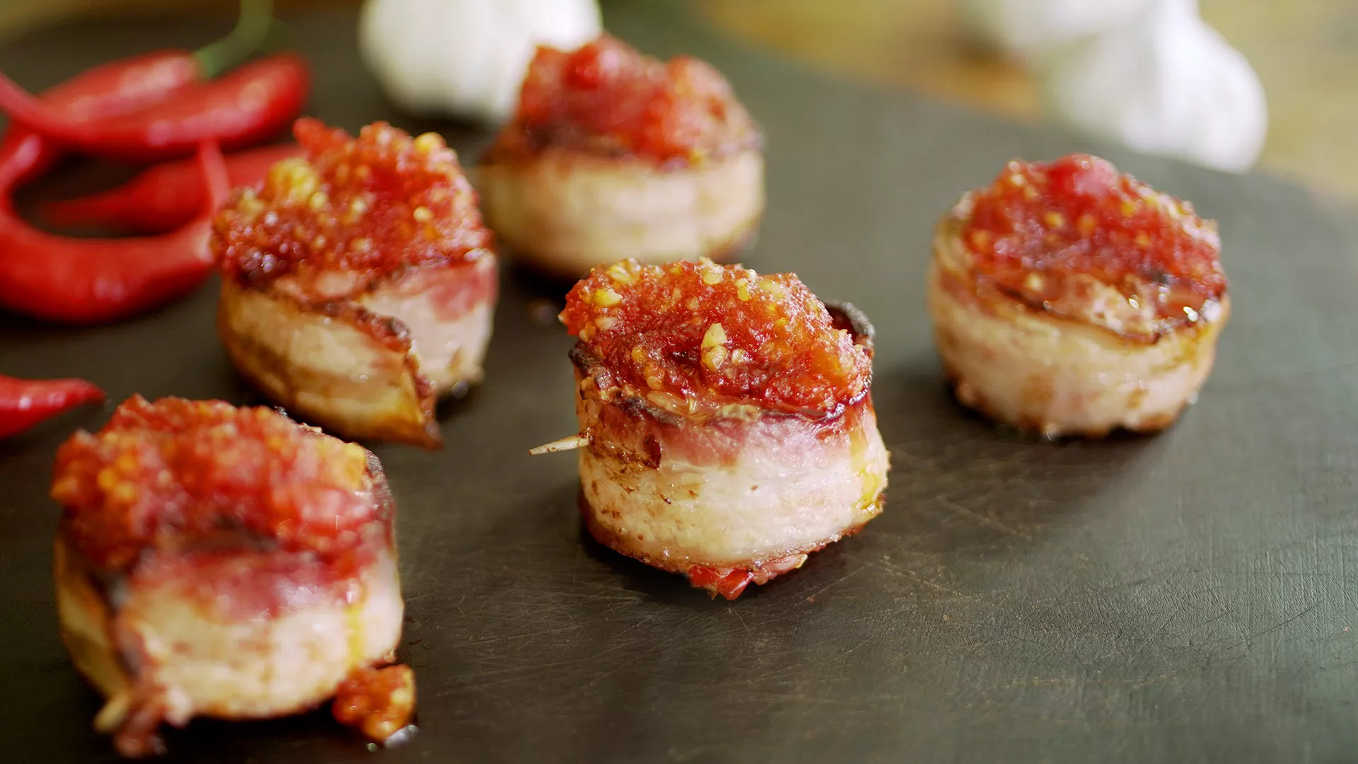 foto da receita Medalhão de Linguiça com Geleia de Pimenta Biquinho