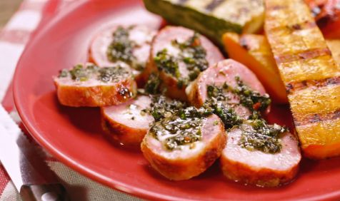 Linguiça com Queijo Coalho com Legumes e Molho Chimichurri