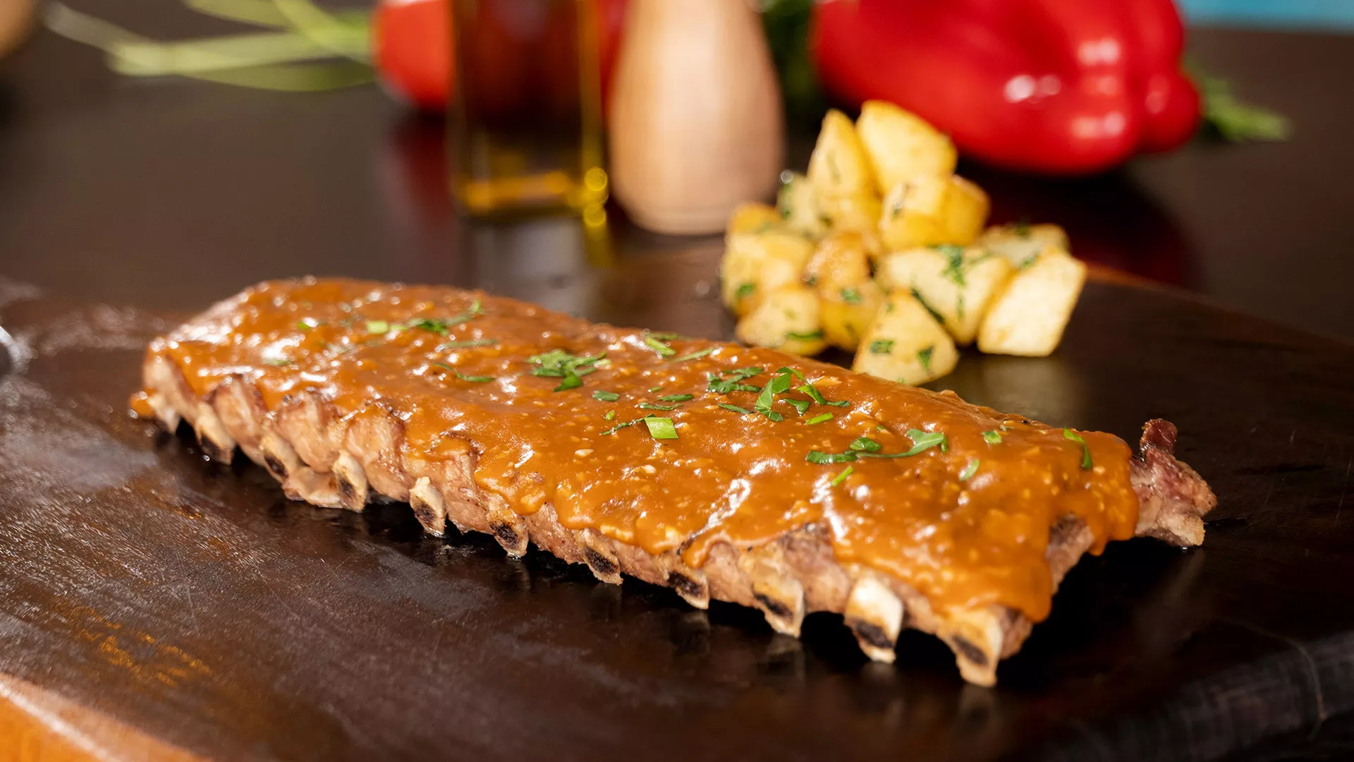 foto da receita Costelinha Súina Perdigão com Molho Madeira e Batata Soutê