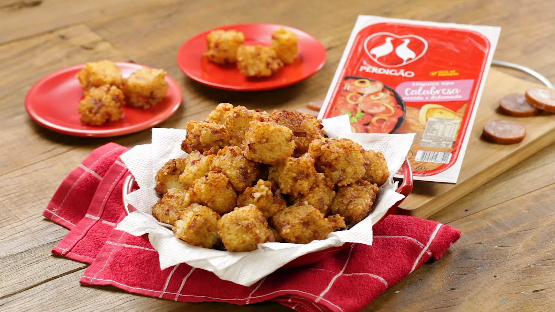 foto da receita Dadinhos de Tapioca Recheados com Linguiça Calabresa